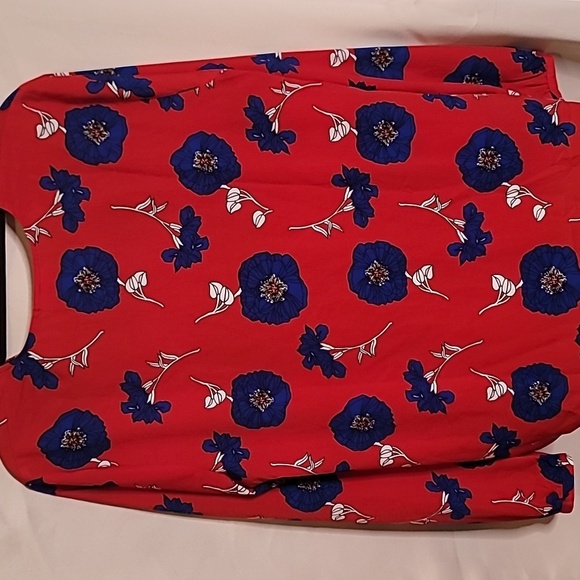 Liz Claiborne Crop Blouse Red with Blue flowers - Picture 5 of 5